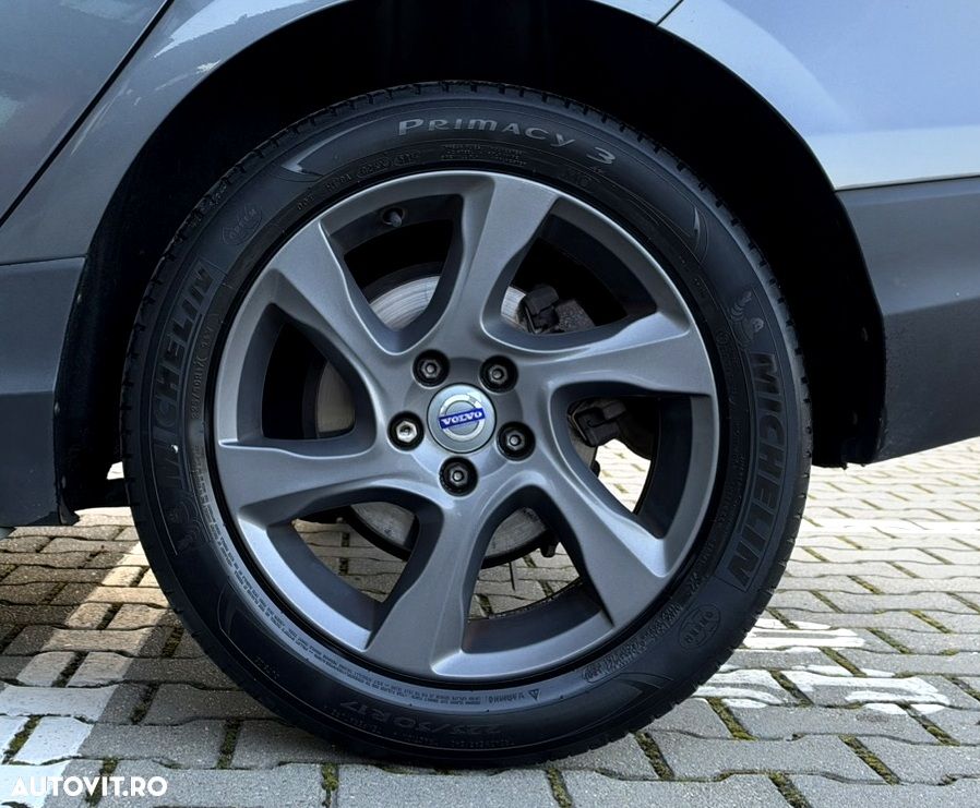 Volvo V40 - 25