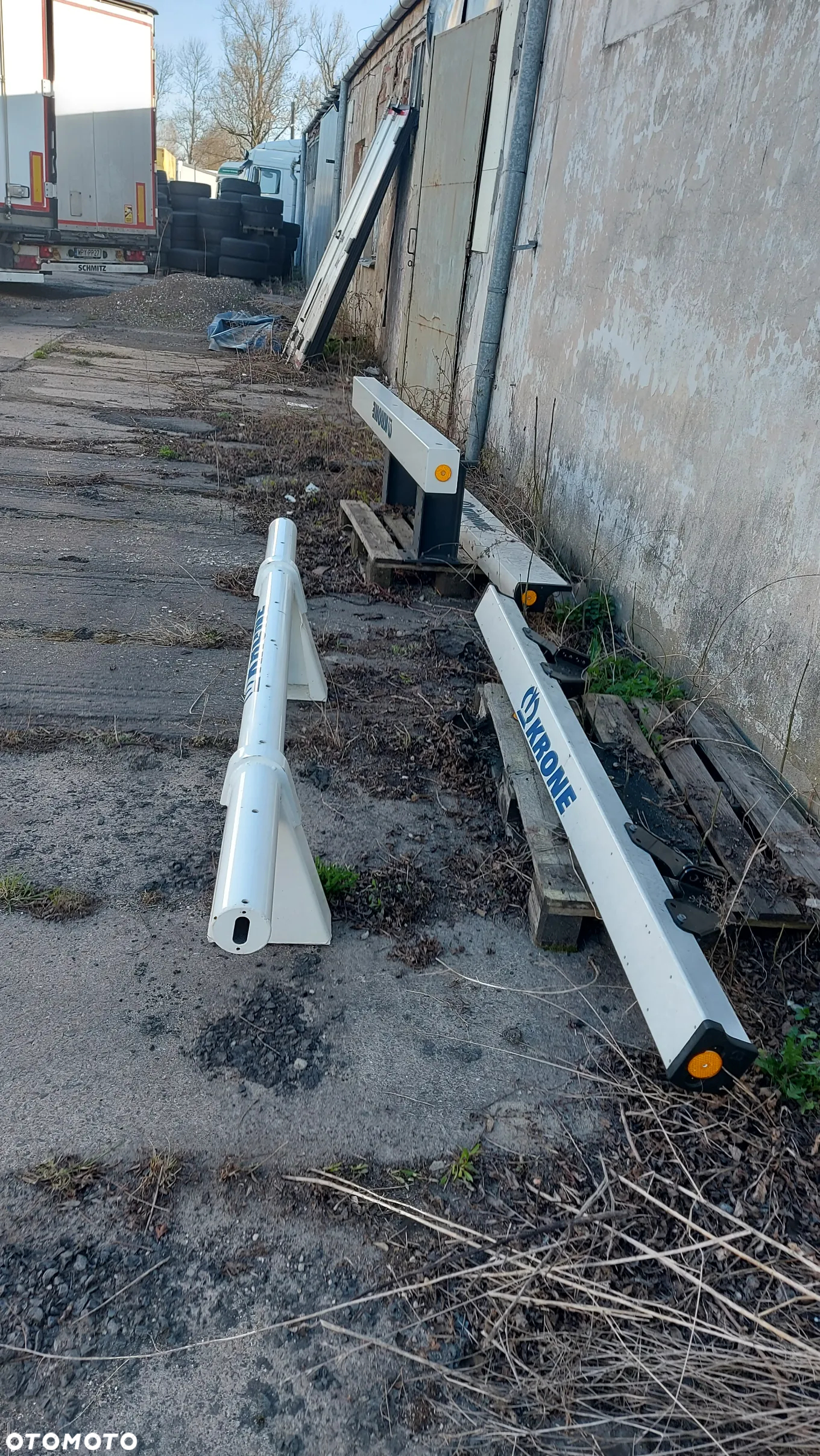 Oryginalny Zderzak naczepy Krone nowe po montażu windy - 5