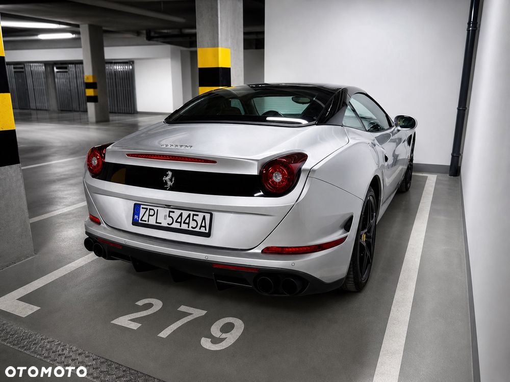 Ferrari California T - 22