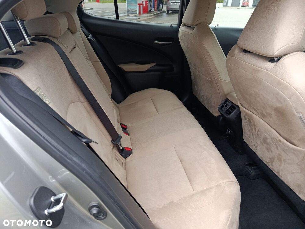 Lexus UX - 10