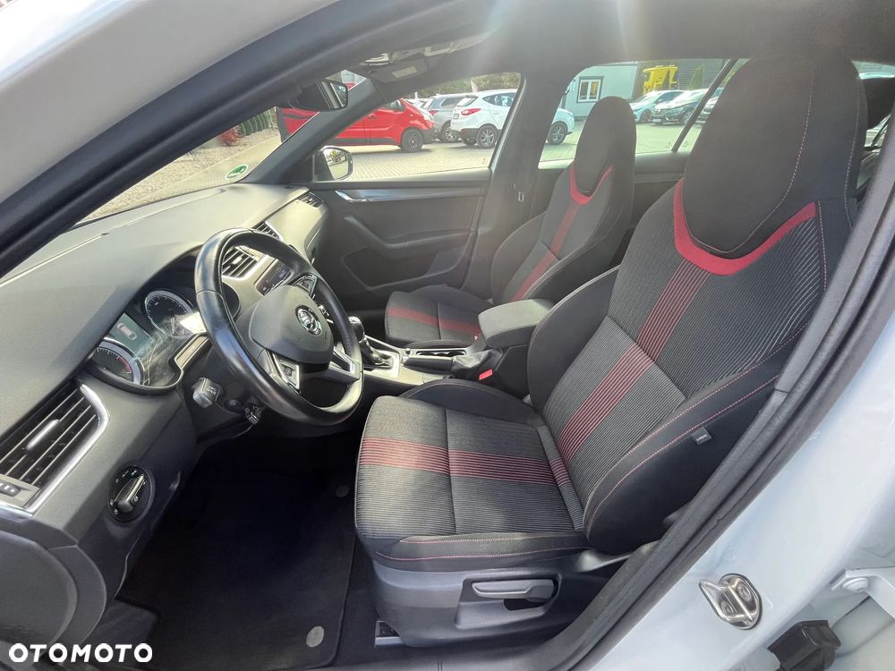 Skoda Octavia 2.0 TDI DSG Sportline - 15