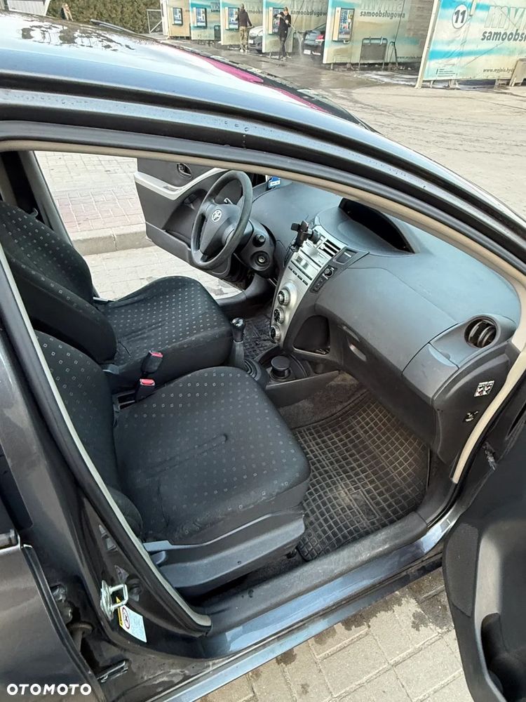 Toyota Yaris 1.3 Terra - 14