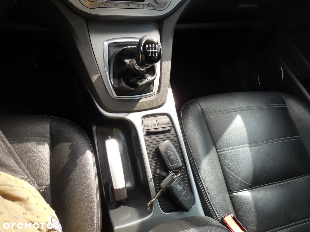 Ford Kuga - 24