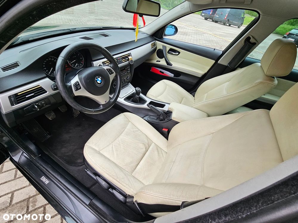 BMW Seria 3 320i - 8