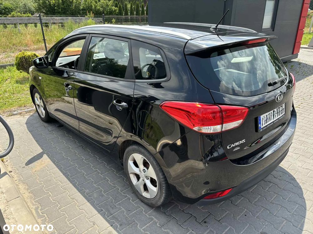 Kia Carens - 10