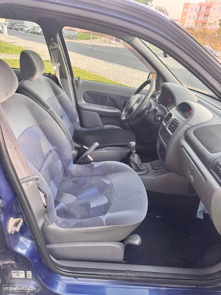 Renault Clio 1.2 RT - 10