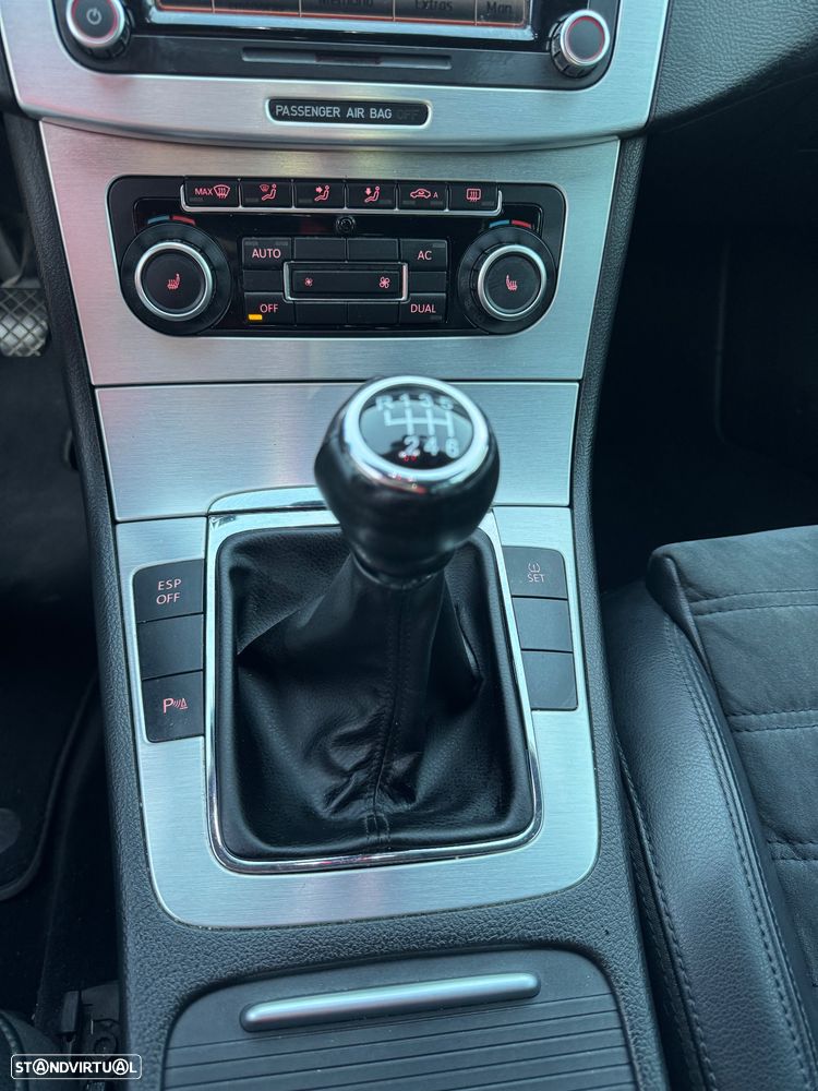 VW Passat Variant 2.0 TDI Highline - 22