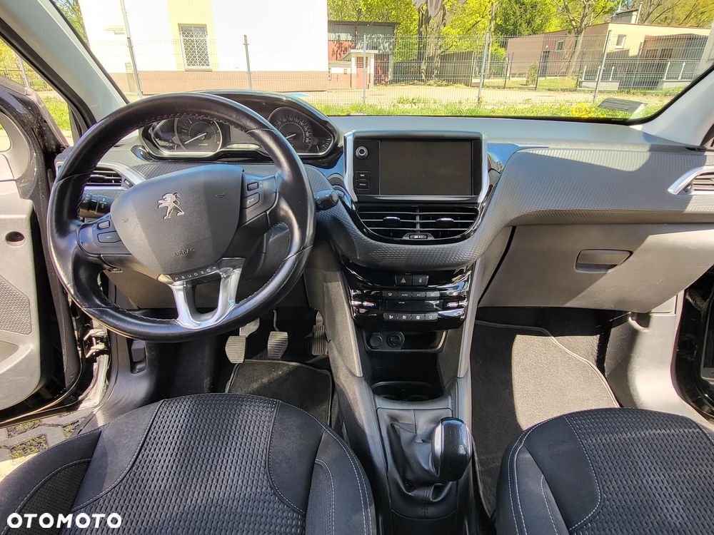 Peugeot 208 - 17