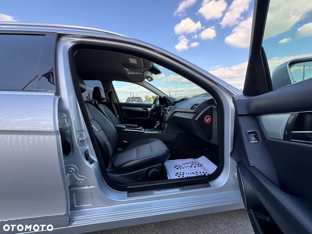 Mercedes-Benz Klasa C 180 T Kompressor Automatik BlueEFFICIENCY Avantgarde - 11