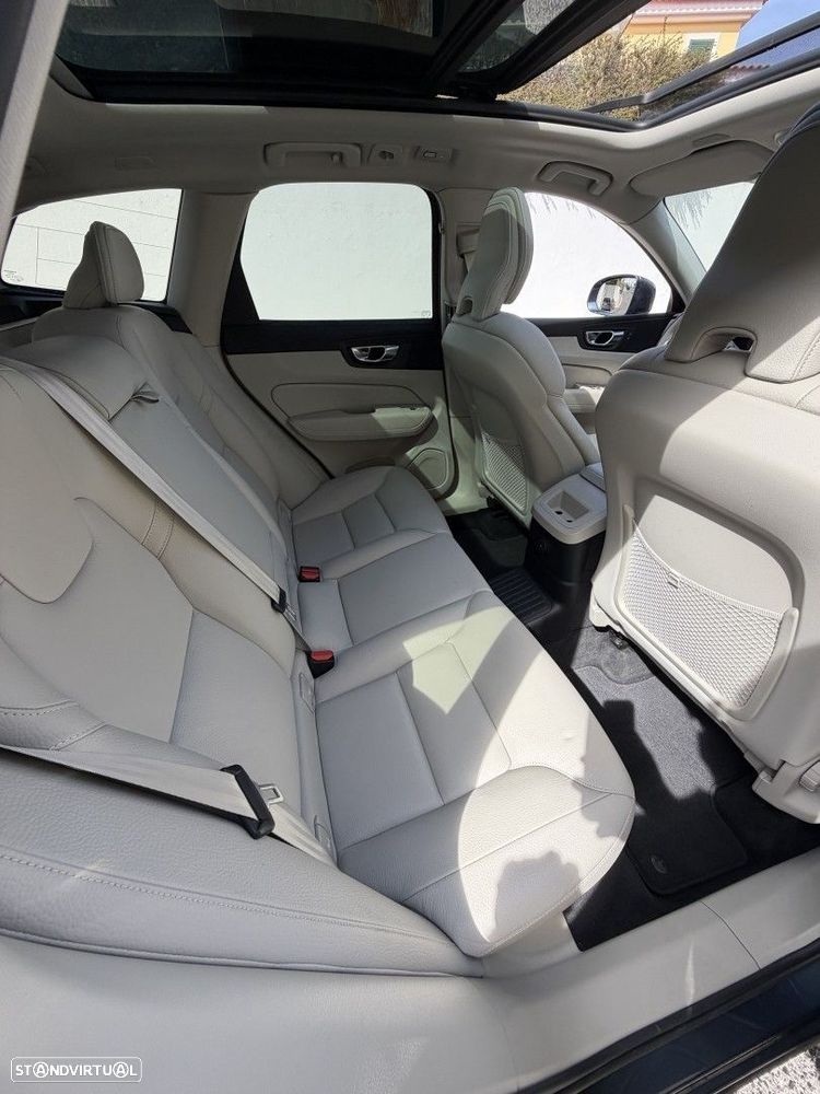 Volvo XC 60 2.0 T6 PHEV Inscription Expression AWD - 28