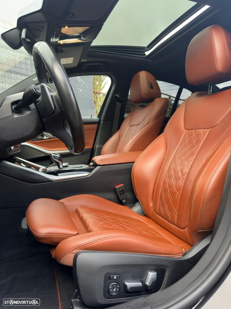 BMW 330 e Aut. Luxury Line - 29