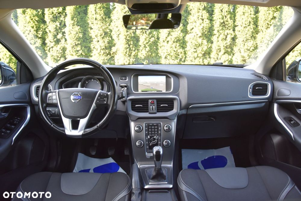 Volvo V40 D4 Drive-E Momentum - 11