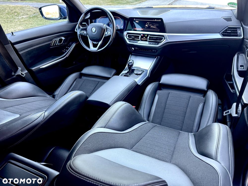 BMW Seria 3 330d xDrive MHEV Luxury Line - 25