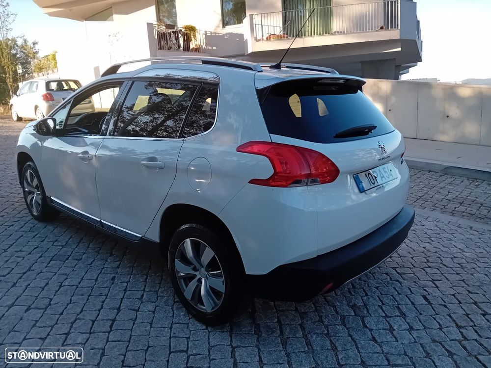 Peugeot 2008 1.2 PureTech Allure - 19