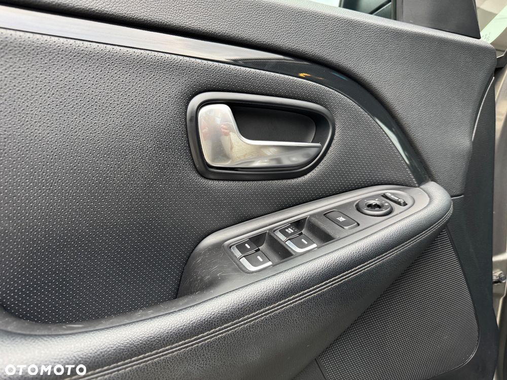 Kia Carens 1.7 CRDi L DCT - 19