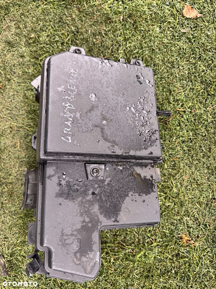 SKRZYNKA BEZPIECZNIKÓW RENAULT GRAND SCENIC MEGANE IV 284B51057R - 1