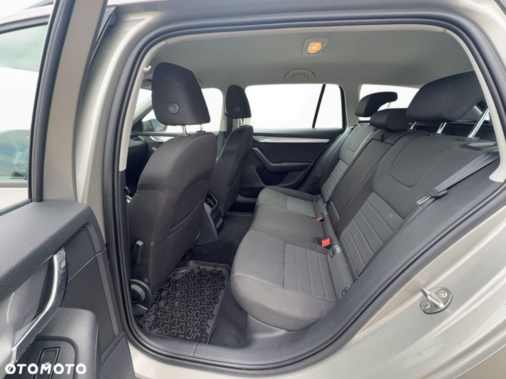 Skoda Octavia 1.6 TDI Ambition DSG - 27