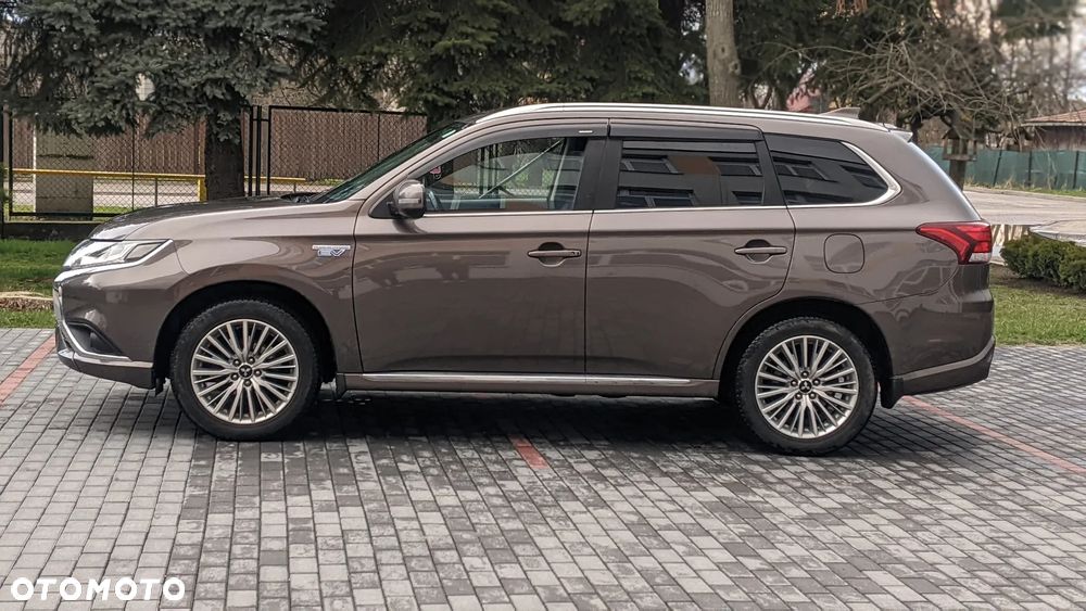 Mitsubishi Outlander - 3