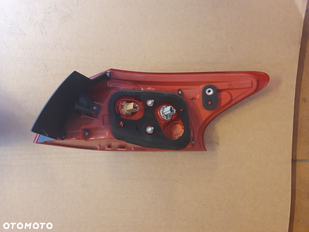 LAMPA L/P TYŁ MITSUBISHI LANCER VIII 8 - 4