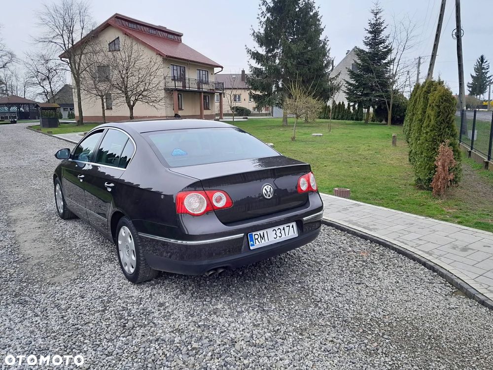 Volkswagen Passat - 4