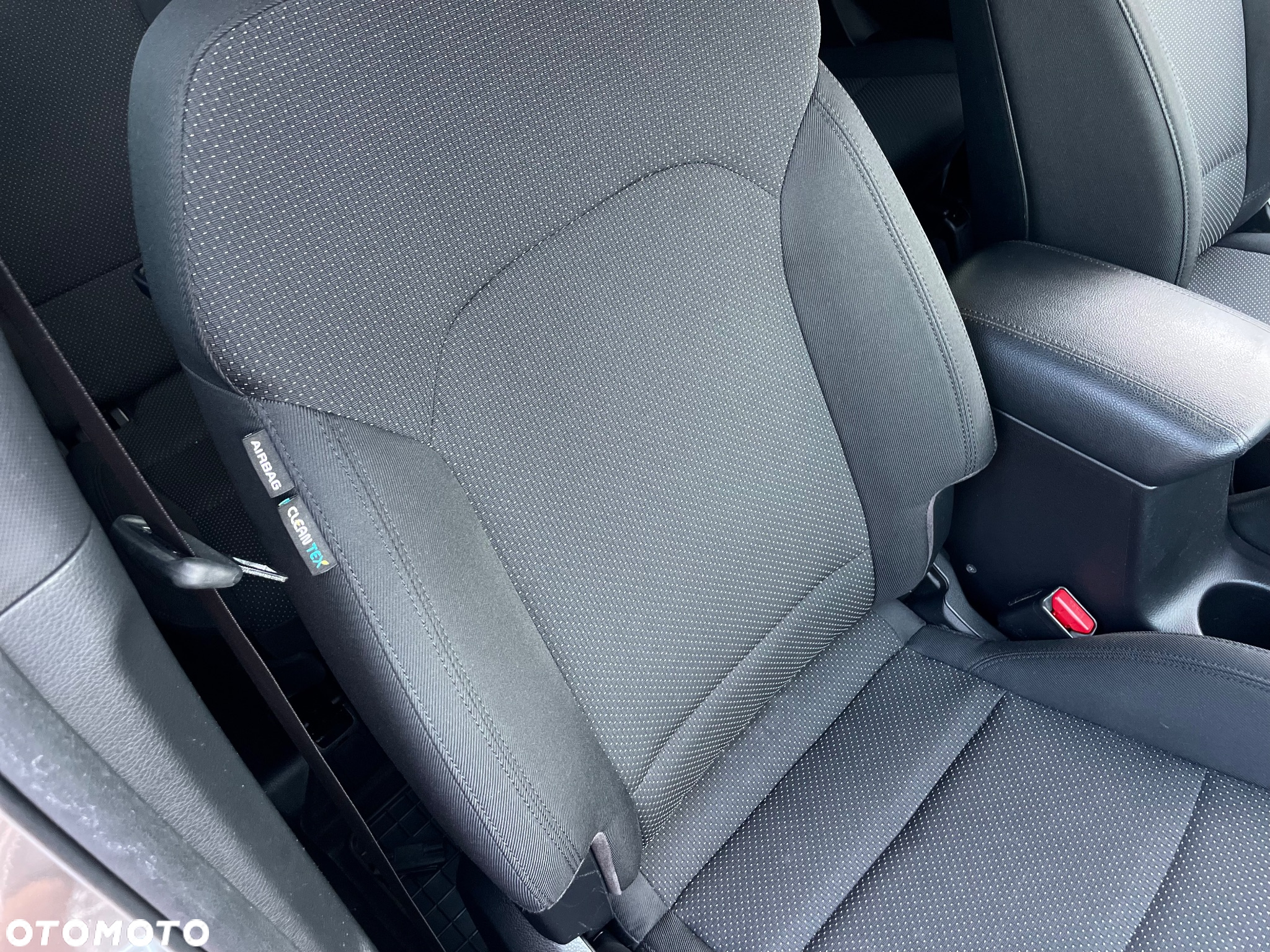 Kia Carens 1.7 CRDi 115 Dream Team Edition - 16