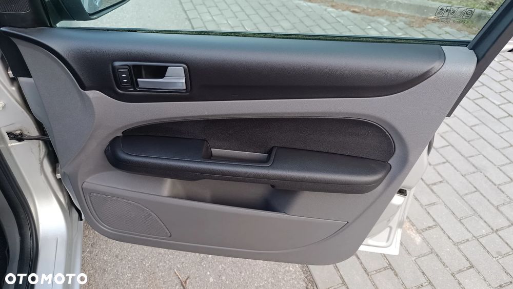 Ford Focus 1.6 16V Style+ - 13