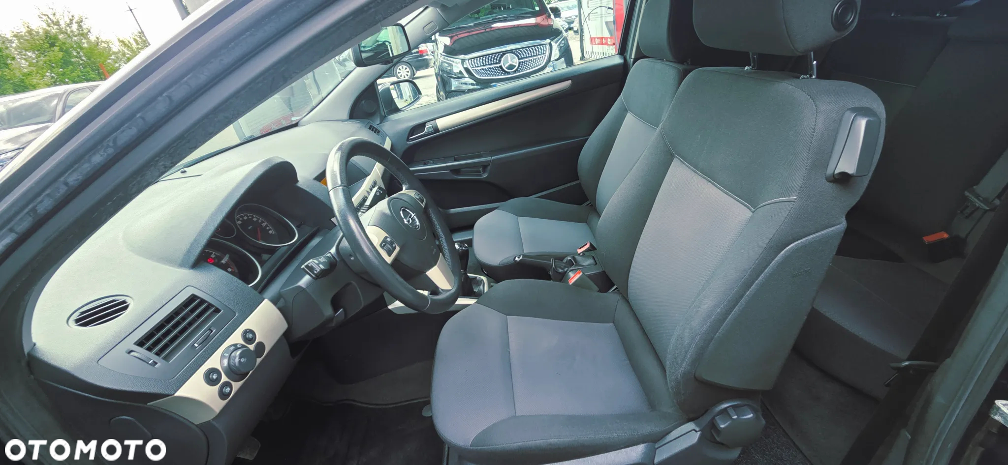 Opel Astra GTC 1.8 Cosmo - 30