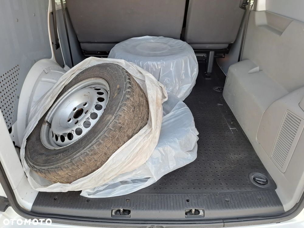 Volkswagen Transporter - 28