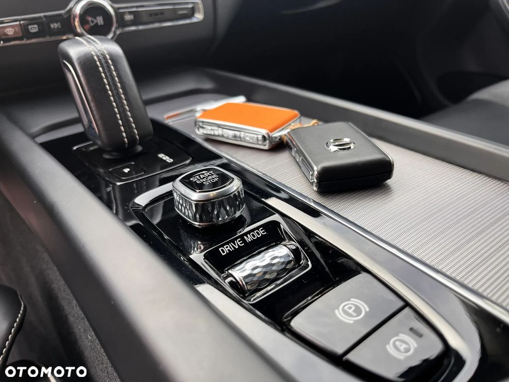 Volvo XC 60 B4 D AWD R-Design - 17