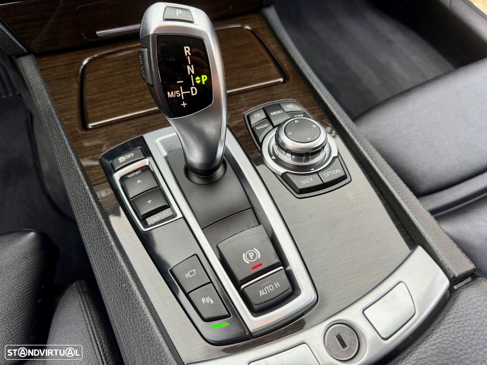 BMW 740 d Pack M - 8