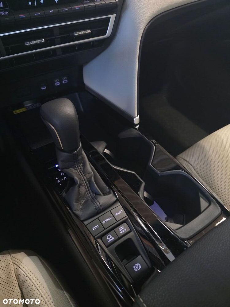 Toyota Camry - 10
