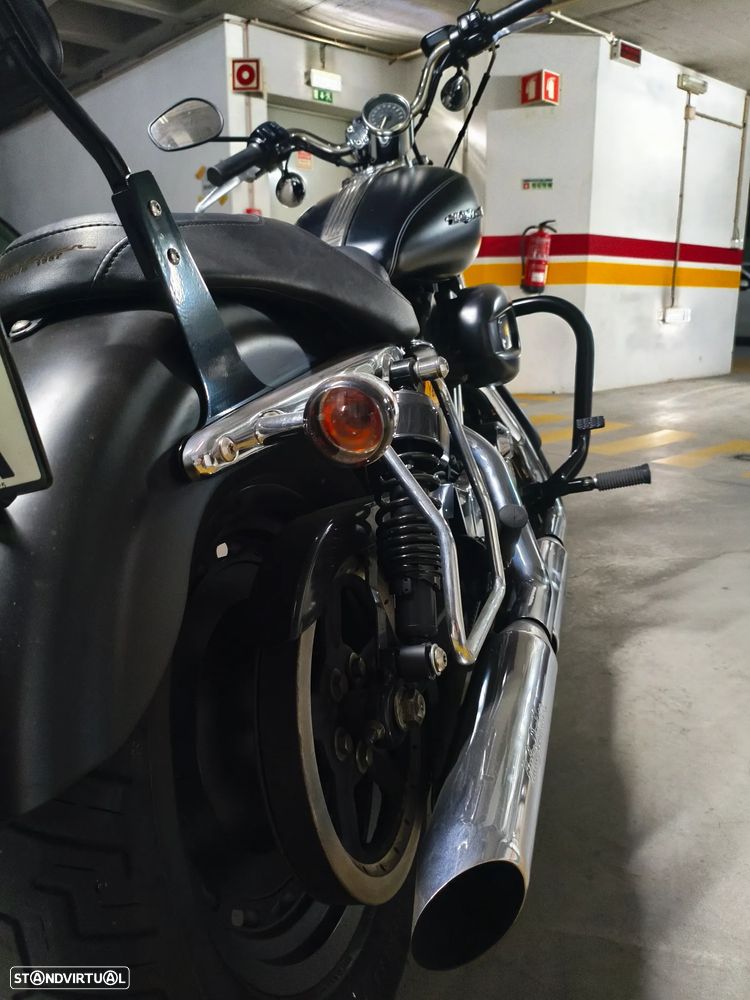 Harley-Davidson Sportster 1200 Custom - 11