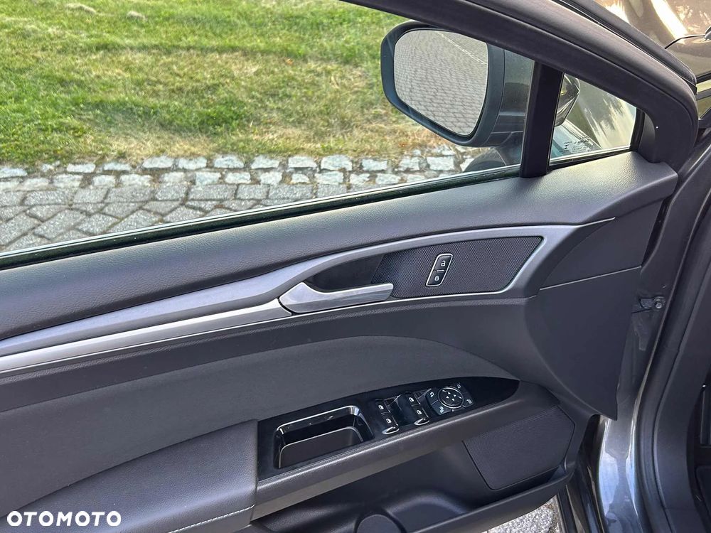 Ford Mondeo - 35
