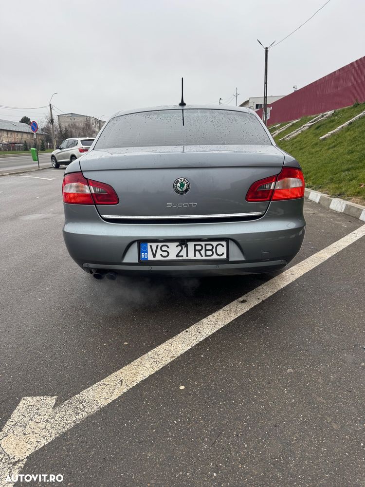 Skoda Superb 2.0 TDI Elegance DSG - 6