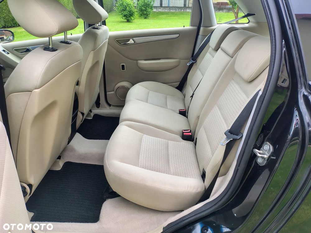 Mercedes-Benz Klasa B 200 SPORT EDITION - 17