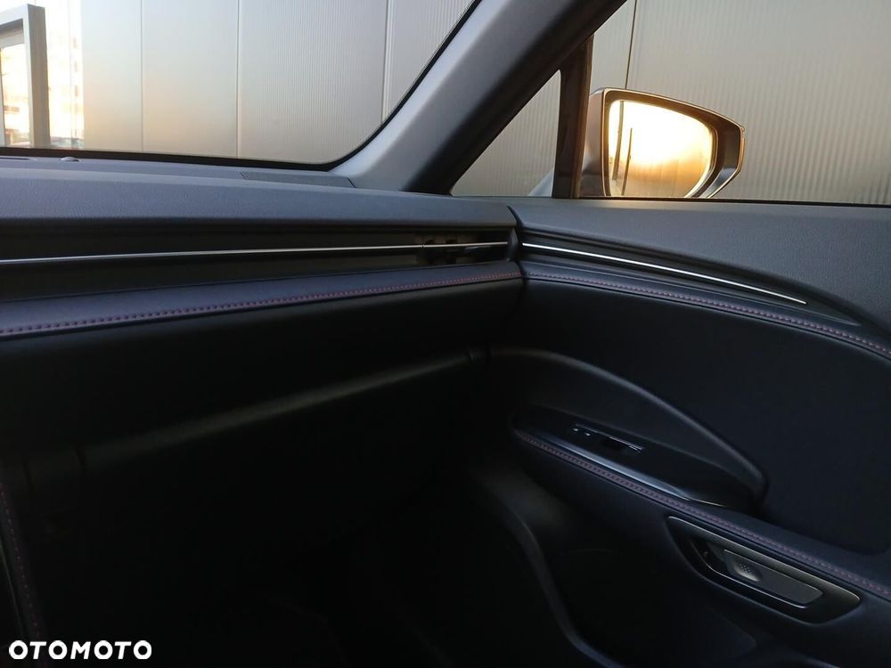 Lexus LBX 1.5 Hybrid Emotion - 21