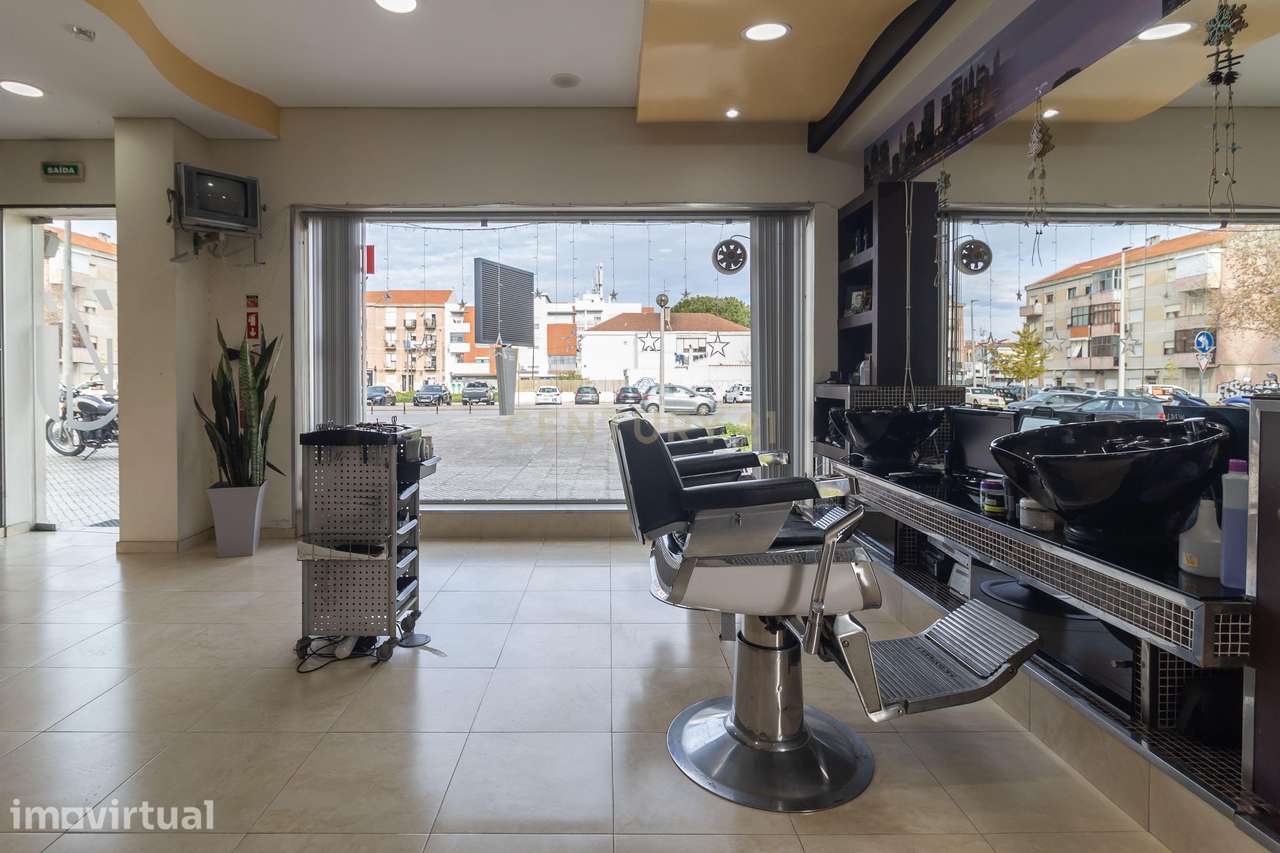 Espaço Comercial localizado no Alto do Seixalinho perto de todo o tipo - Grande imagem: 2/27
