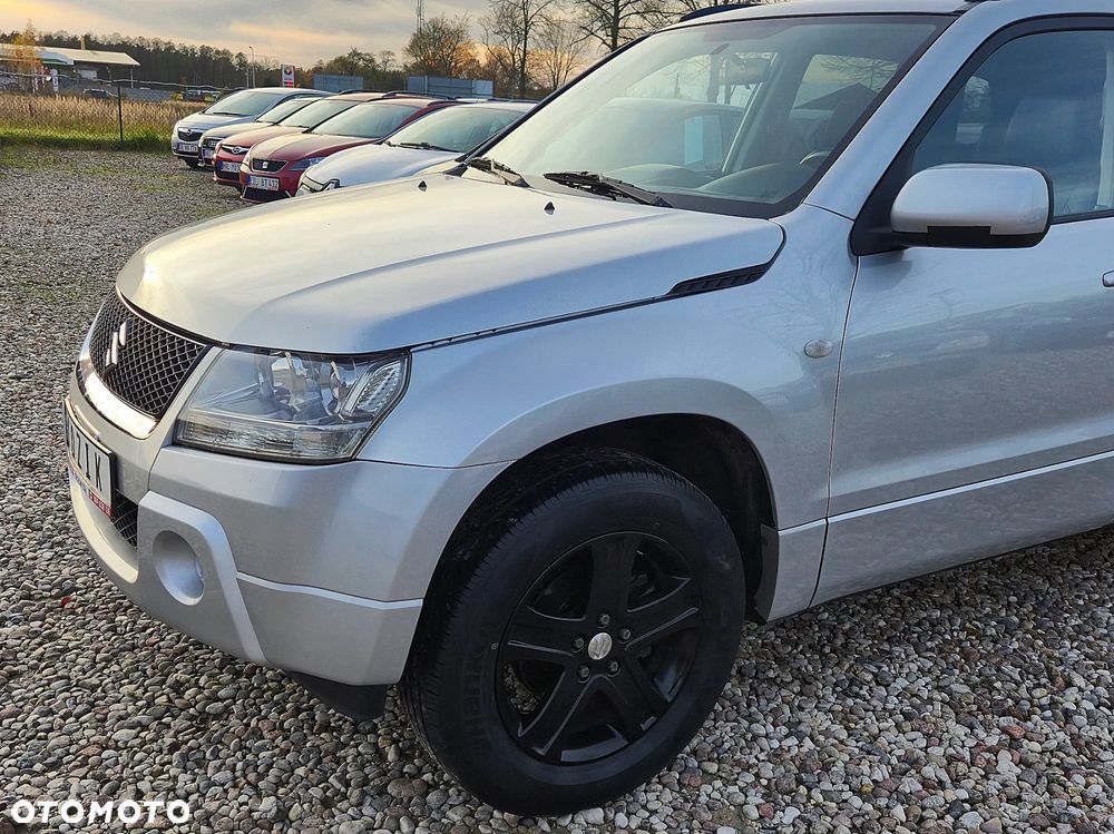 Suzuki Grand Vitara 2.0 De luxe - 33