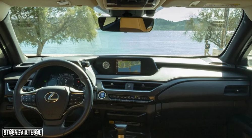 Lexus UX 250h Premium - 4