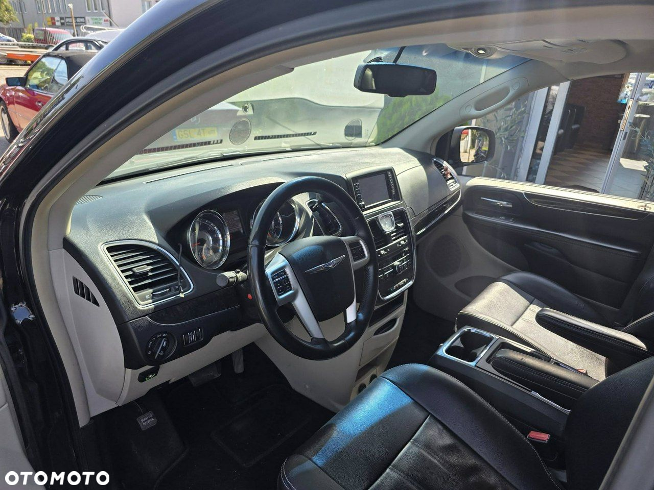 Chrysler Town & Country - 5
