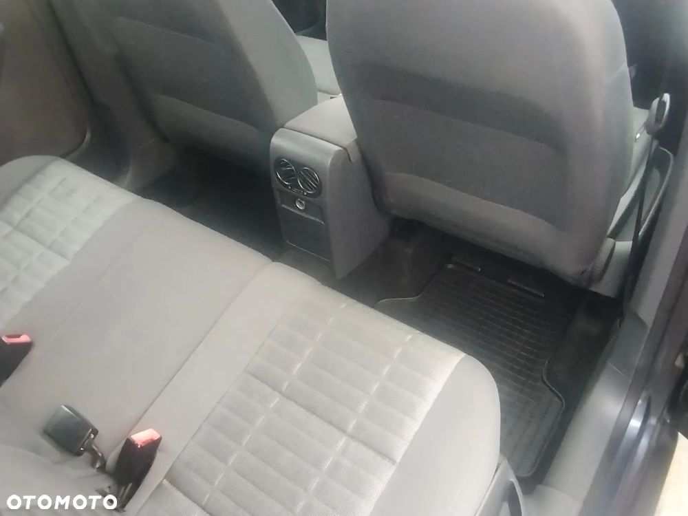 Volkswagen Golf Plus - 10