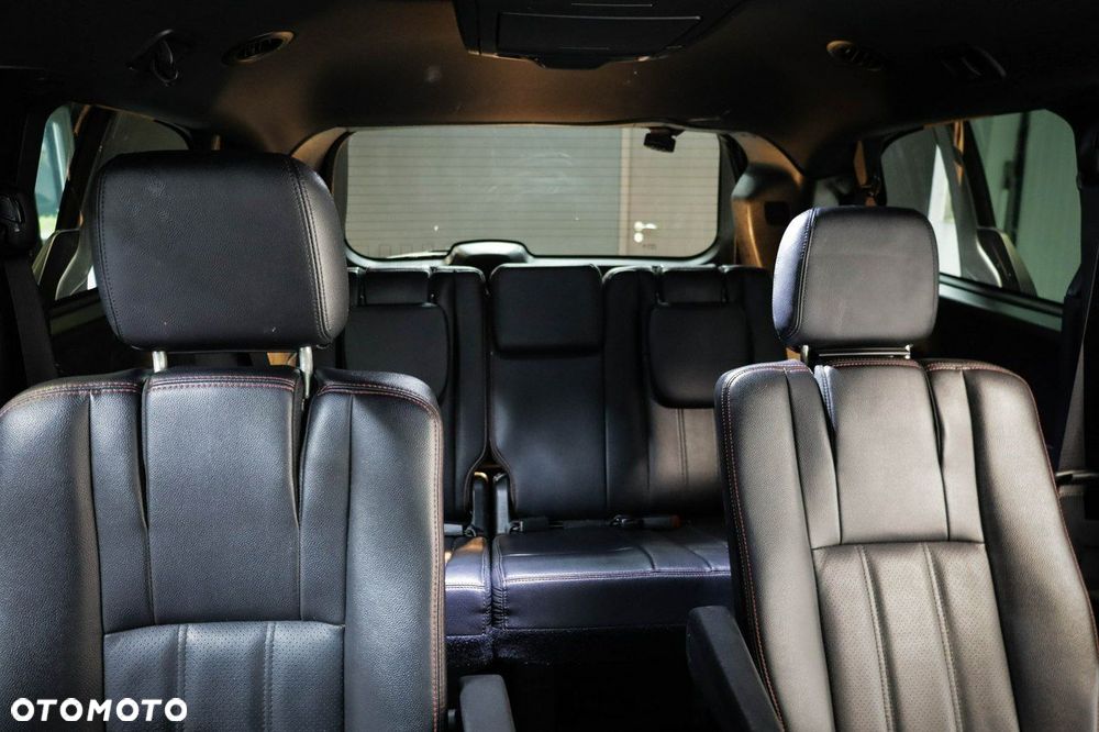 Dodge Grand Caravan - 25