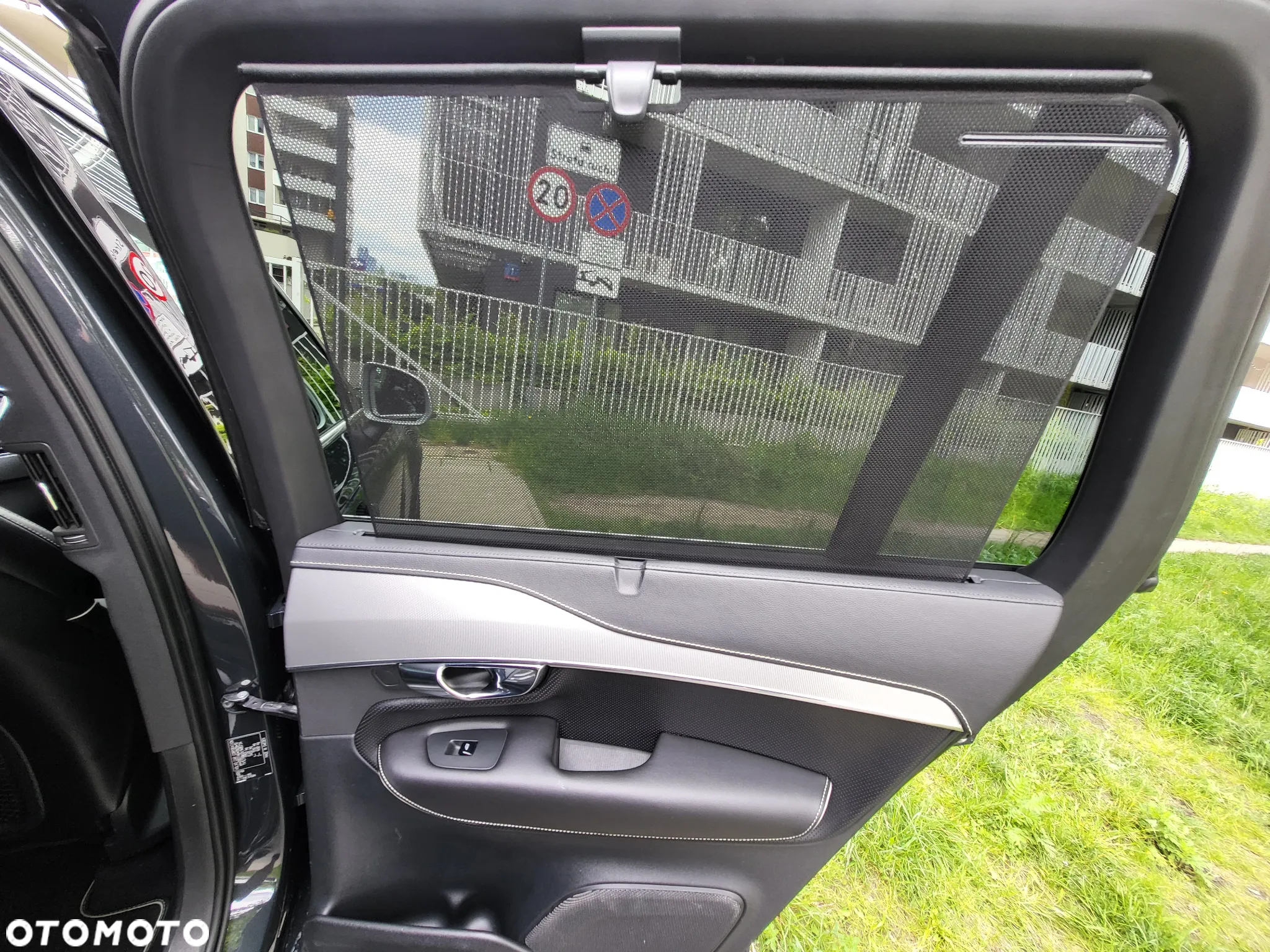 Volvo XC 90 D5 SCR AWD R-Design 7os - 33