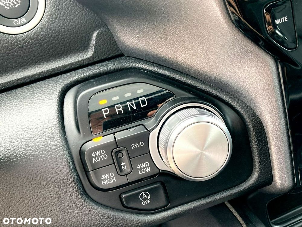 RAM 1500 Crew Cab Sport - 25