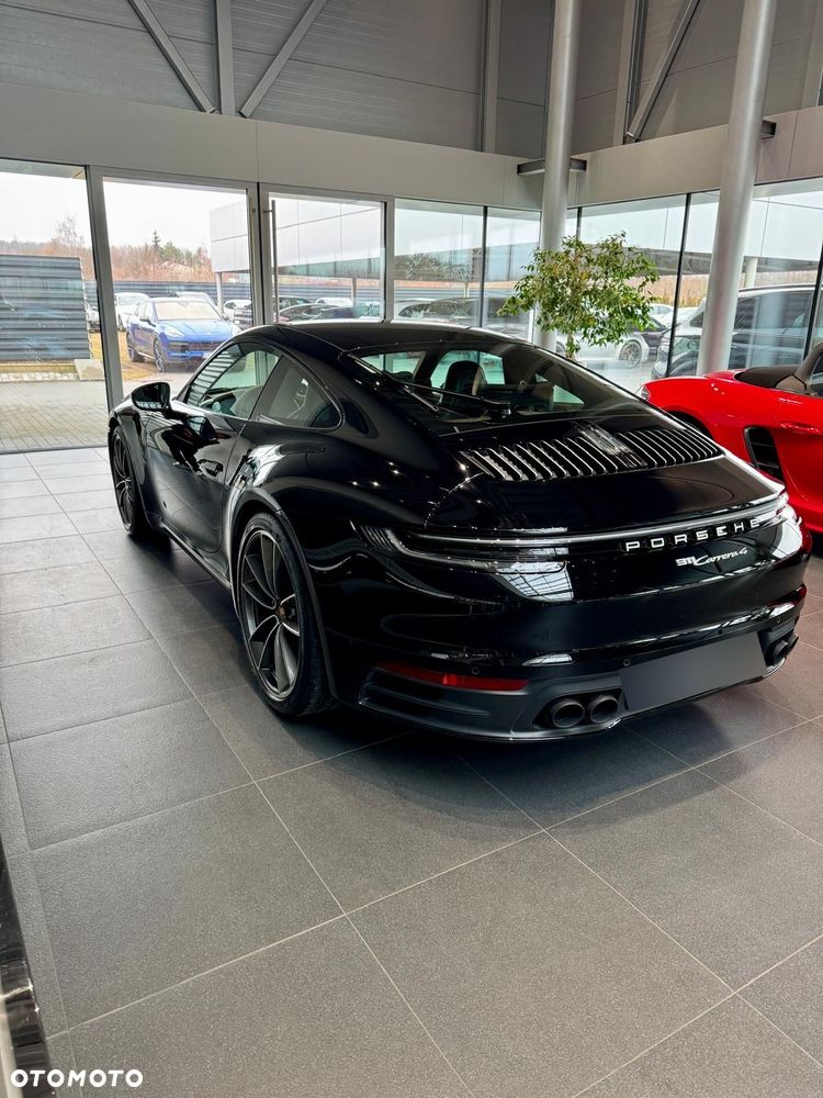 Porsche 911 Carrera 4 - 3