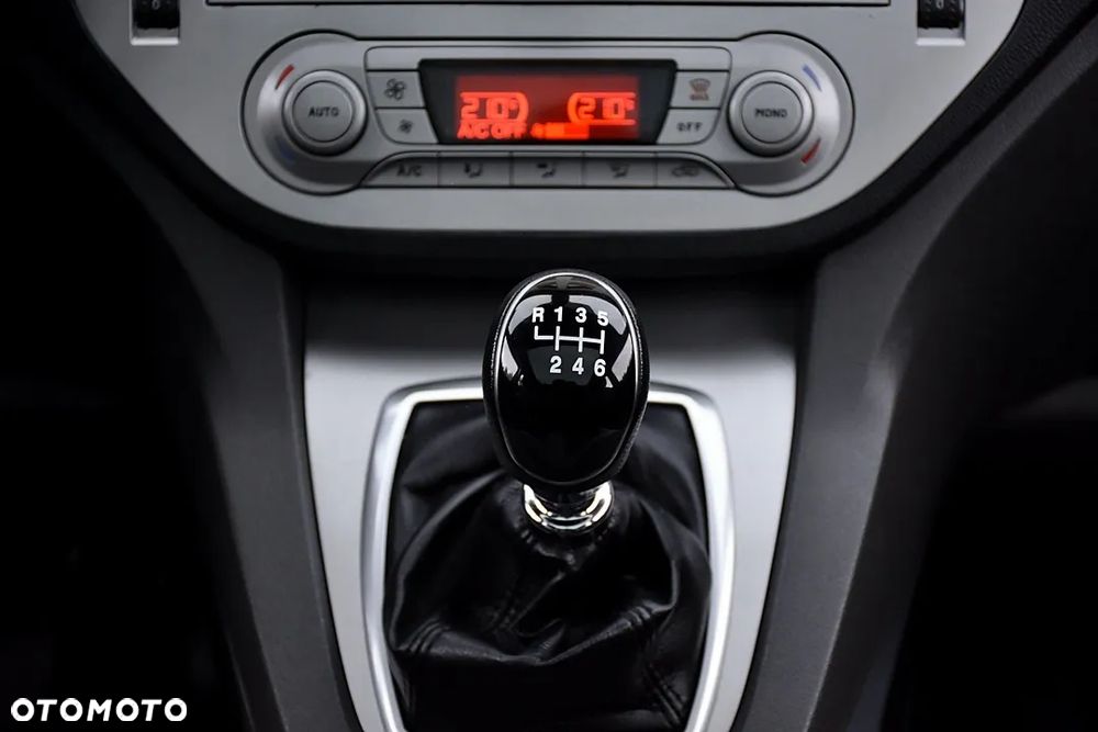 Ford Kuga 2.0 TDCi 4x4 Titanium - 24