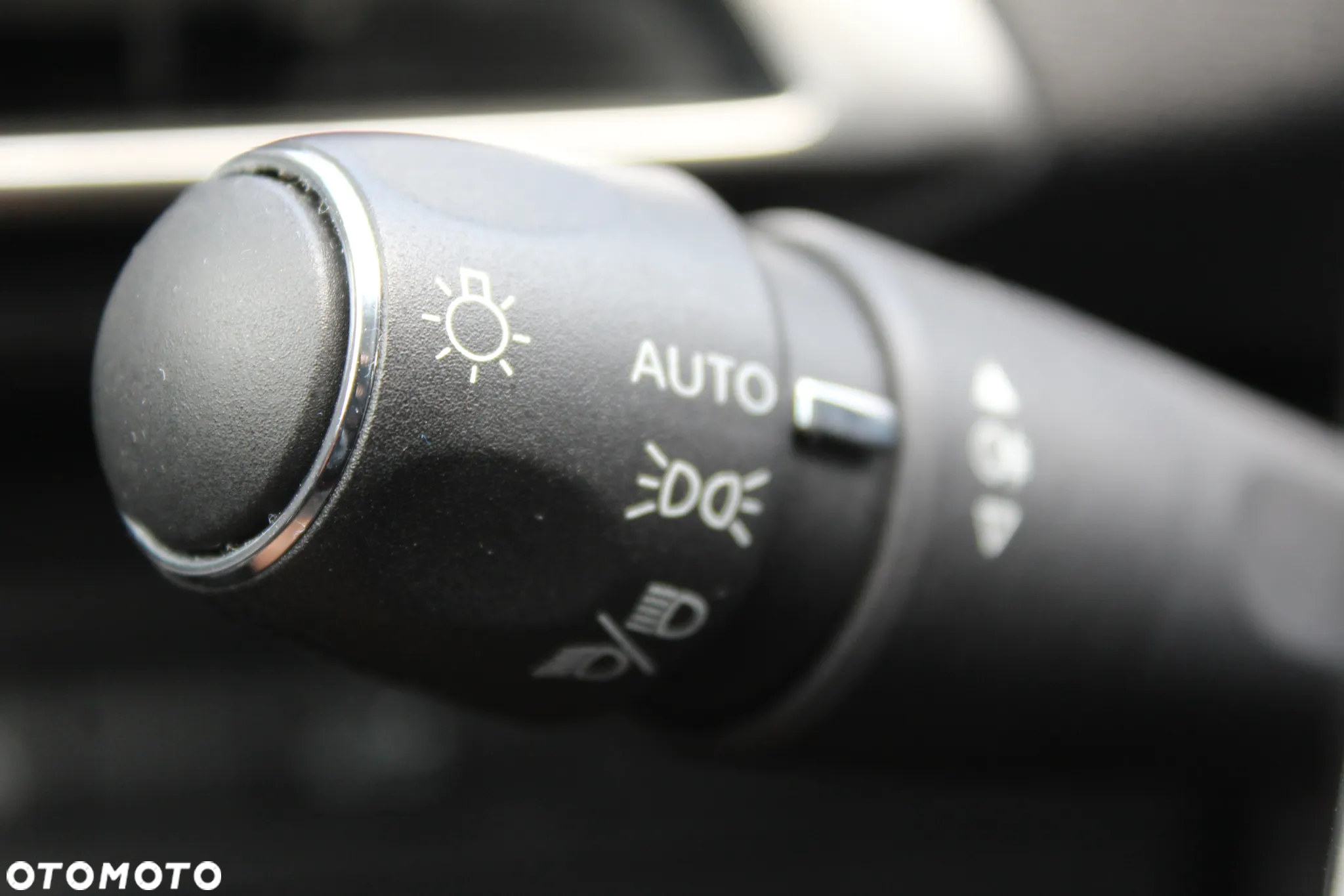 Peugeot 3008 1.2 PureTech Allure S&S EAT8 - 22