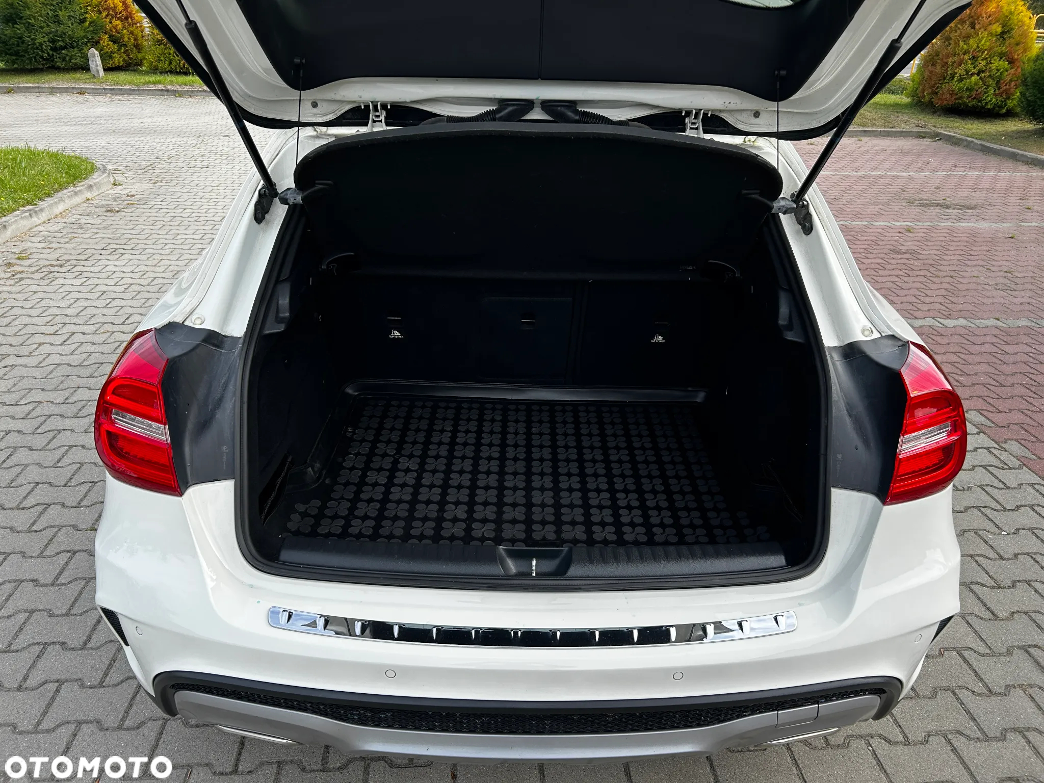 Mercedes-Benz GLA 180 d AMG Line - 14