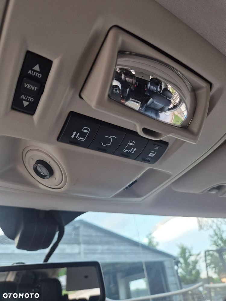 Chrysler Town & Country 3.6 Limited - 19