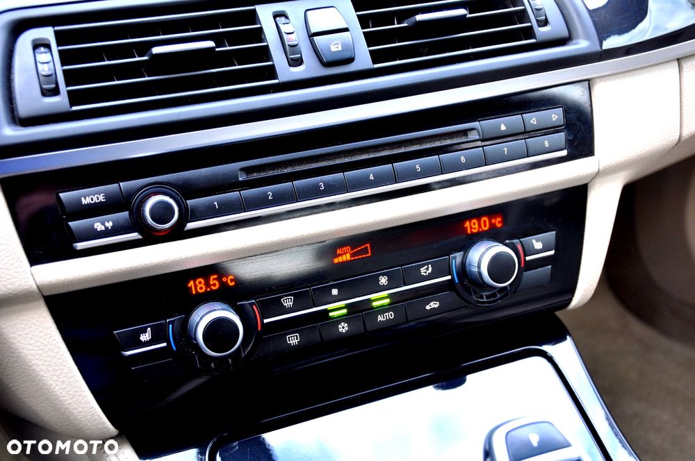 BMW Seria 5 520d Sport-Aut - 31